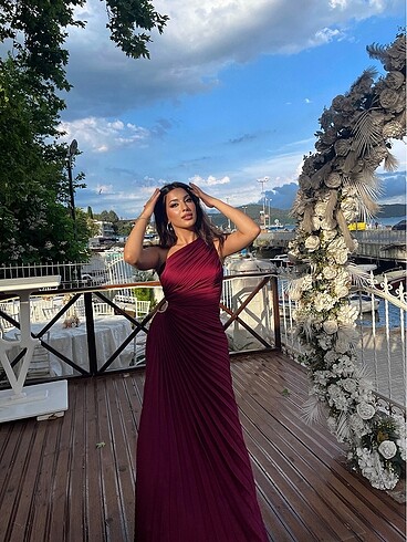 Tek Omuz Pileli Abiye Elbise