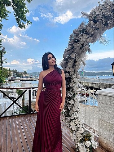 m Beden Tek Omuz Pileli Abiye Elbise