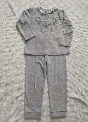 Erkek çocuk pijama takimi 