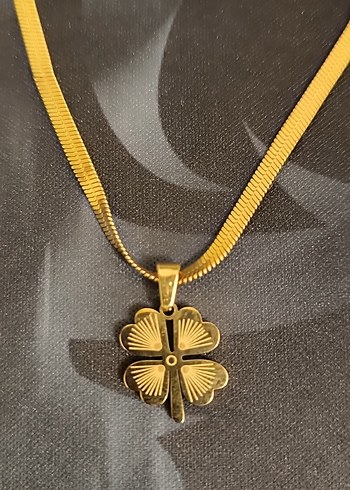 Çelik Uzun Zincir Detaylı Altın Renk Yonca Kolye - Görsel 3