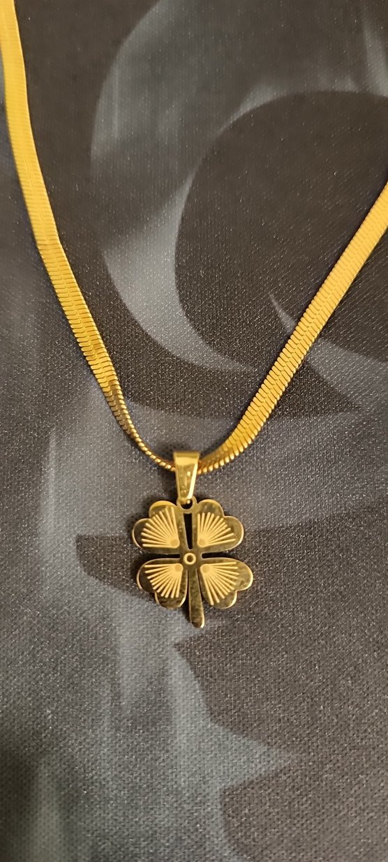 Çelik Uzun Zincir Detaylı Altın Renk Yonca Kolye - Görsel 3