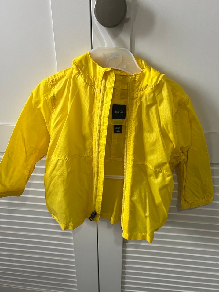 Sarı Kapüşonlu Erkek Çocuk Yağmurluk - Görsel 3