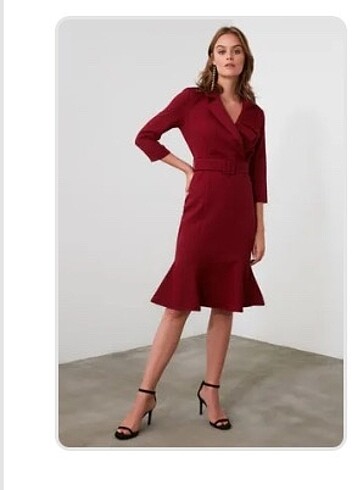 Bordo kemerli volanlı elbise TRENDYOLMİLLA