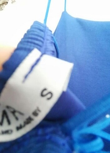 Zara yırtmaçlı askılı elbise