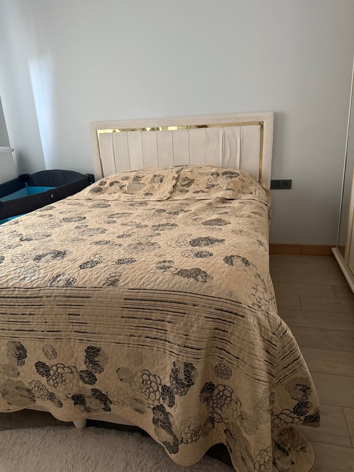 Gri Nakışlı Yatak Örtüsü - Görsel 3