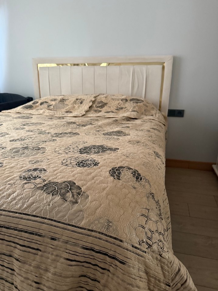 Gri Nakışlı Yatak Örtüsü - Görsel 2