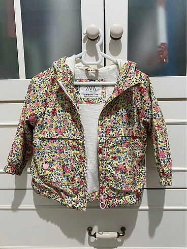 Zara kız bebek yağmurluk 9-12 aylık
