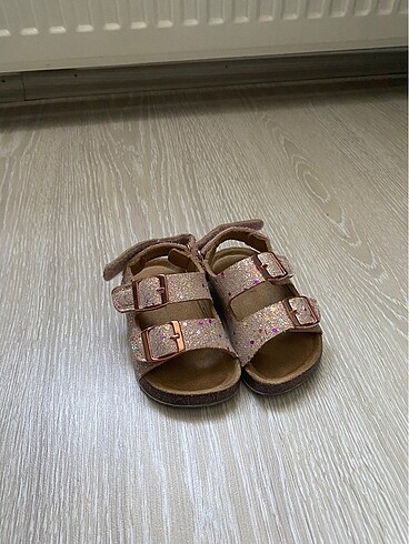 Next 20 numara kız bebek sandalet