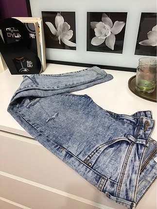 34 Beden mavi Renk Bershka jean