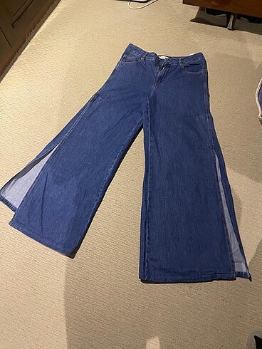 Mango Yırtmaçlı Jean