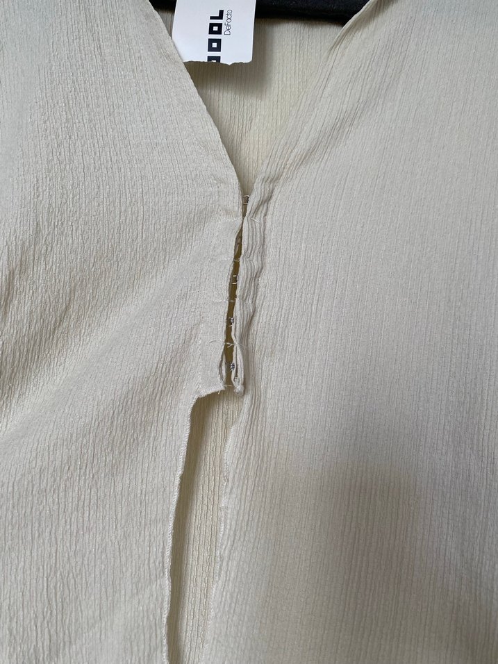 Bej Düğmeli V Yaka Keten Kadın Gömlek - Görsel 2