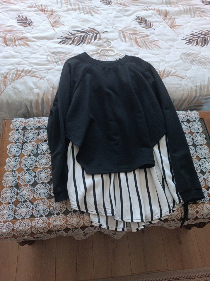 Siyah Çizgili Yanları Bağlamalı Sweatshirt - Görsel 4