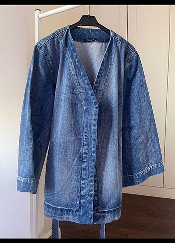 Kuşaklı denim ceket - Görsel 5