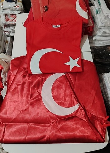 2 pelerin 1 tişört