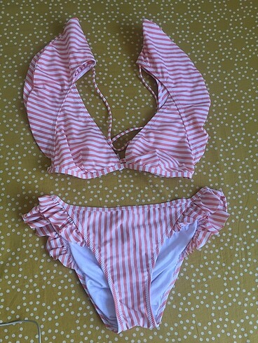 Çizgili kol detaylı bikini.