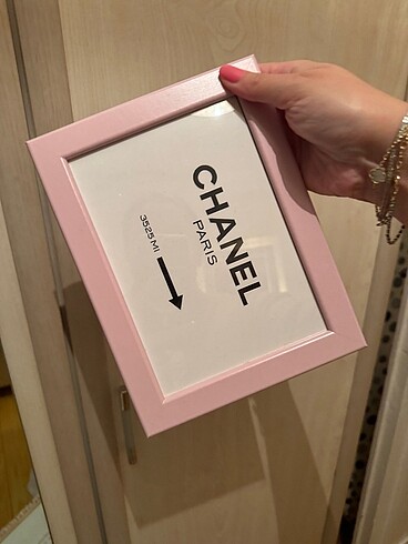 Chanel pembe çerçeve