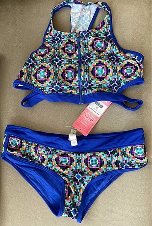 Penti bikini takımı etiketi üzerinde