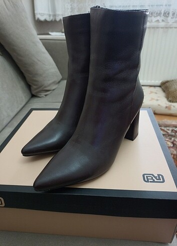 KADIN BOT - Görsel 4