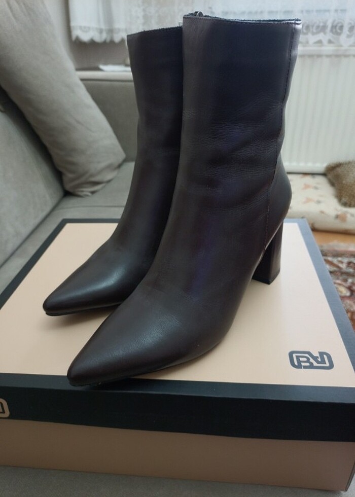 KADIN BOT - Görsel 4