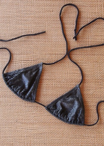 Yılan derisi bikini top