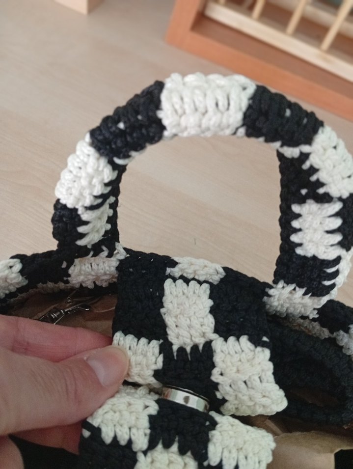 Örgü Siyah Beyaz Kareli Kadın Çanta - Görsel 4