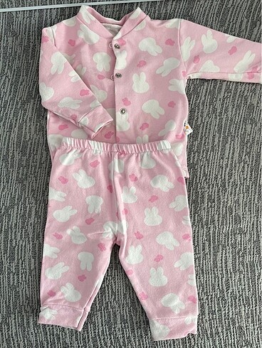 3 Ay Beden pembe Renk Önden çıtçıtlı bebek pijama takımı