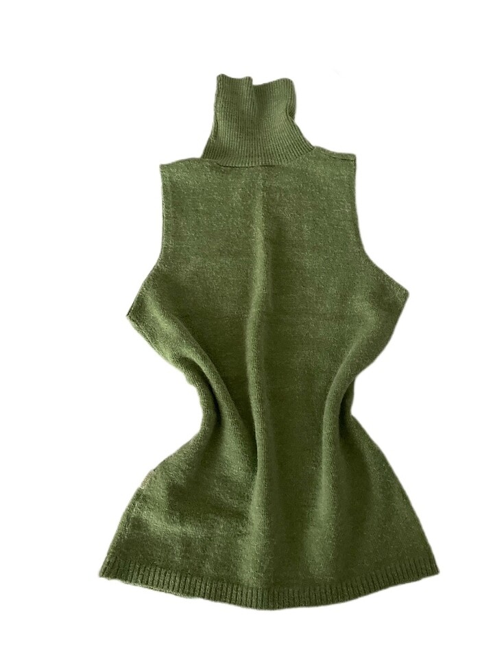 Yeşil Boğazlı Şık Süveter - Görsel 2