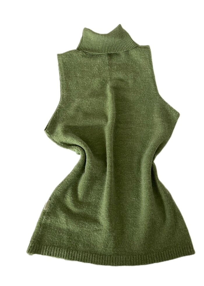 Yeşil Boğazlı Şık Süveter - Görsel 3