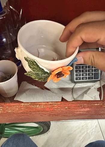 Beyaz Çiçek Desenli Kesme Gereçleri Tutucu