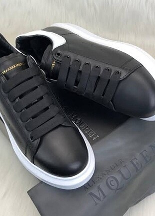 Alexander MCQUEEN
