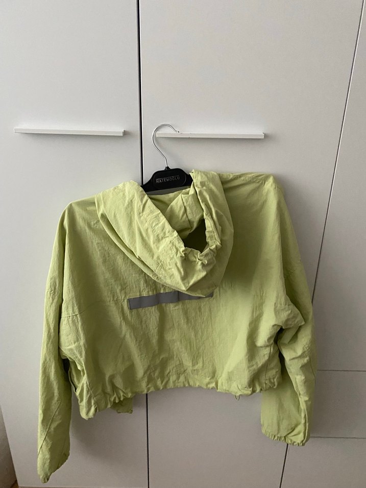 Bershka crop yağmurluk - Görsel 2