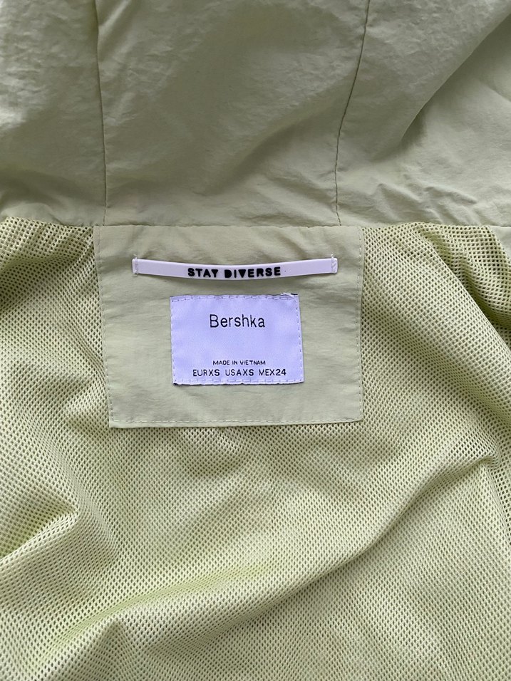 Bershka crop yağmurluk - Görsel 3