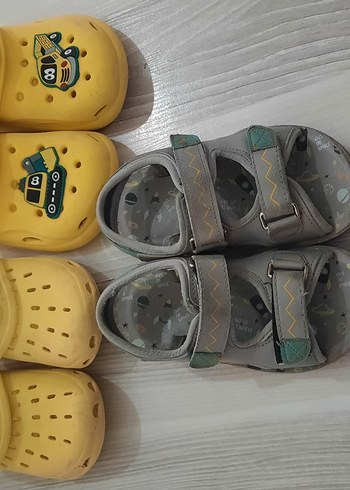 LC Waikiki Sarı Kauçuk Erkek Çocuk Terlik ve Gri Cırt Cırtlı Sandalet