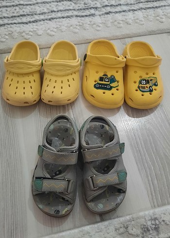 Sarı Kauçuk Erkek Çocuk Terlik ve Gri Cırt Cırtlı Sandalet