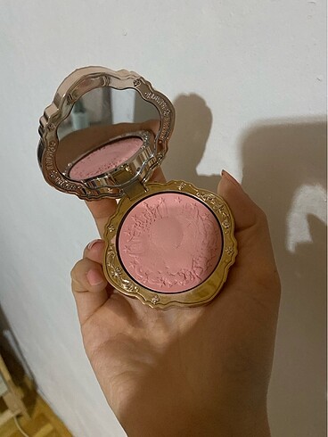 Flower knows blush