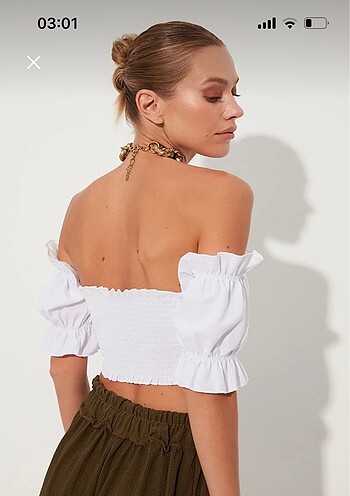 Trendyol & Milla Trendyolmilla Ekru Düğme Detaylı Crop Bluz