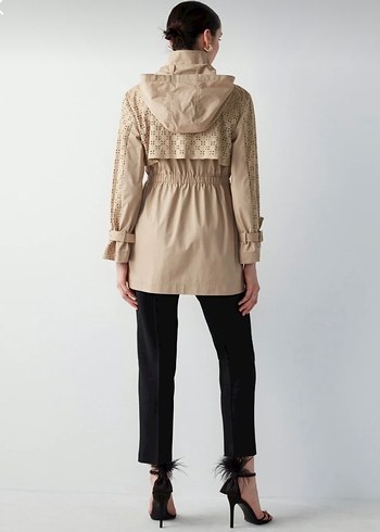 Bej Kemerli Kadın Süet Kısa Trençkot - Görsel 2