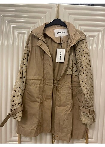 Bej Kemerli Kadın Süet Kısa Trençkot - Görsel 6