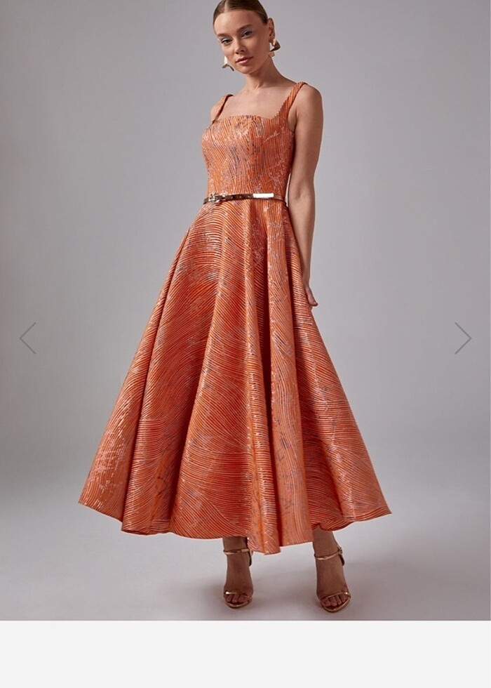 Turuncu kabartma kumaşlı midi maxi abiye - Görsel 2