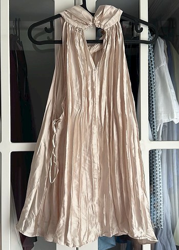 Bej saten Salaş Dökümlü Kolsuz Bluz - Görsel 2