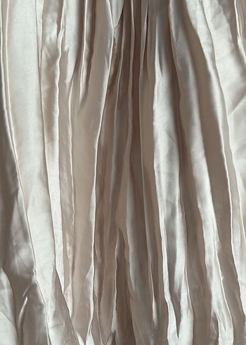 Bej saten Salaş Dökümlü Kolsuz Bluz - Görsel 3