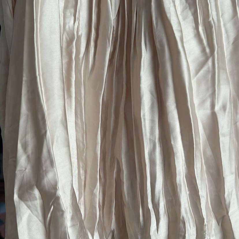 Bej saten Salaş Dökümlü Kolsuz Bluz - Görsel 3