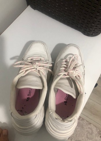 36 Beden beyaz Renk Bershka yüksek taban spor ayakkabı
