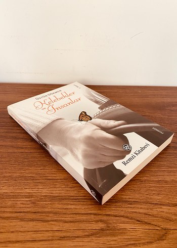 Kelebekler ve İnsanlar (Üstün Dökmen)