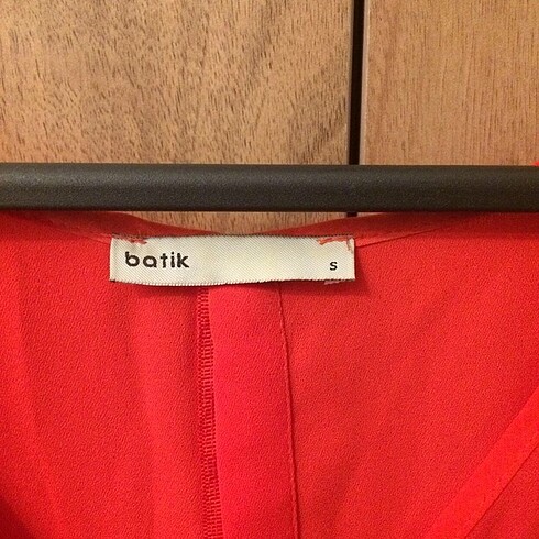 s Beden turuncu Renk Batik marka elbise,2 adet kolye