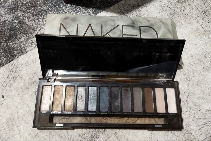 Naked Smoky Far Paleti