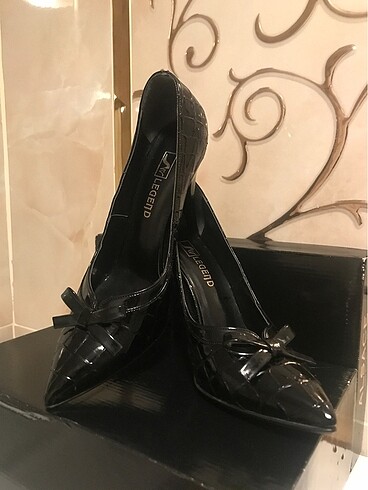 Siyah 39 numara Rugan Fiyonklu Stiletto