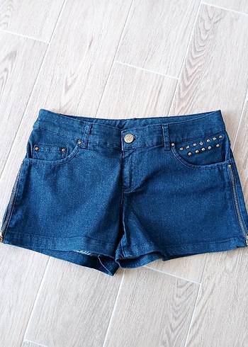 Sivri Taş Detaylı Mavi Mini Denim Şort