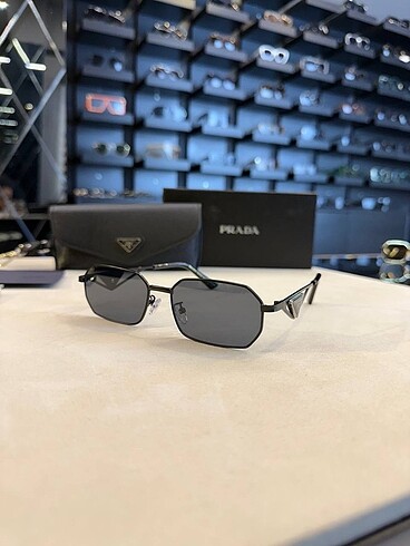 Prada ?Prada İthal Sunglasses