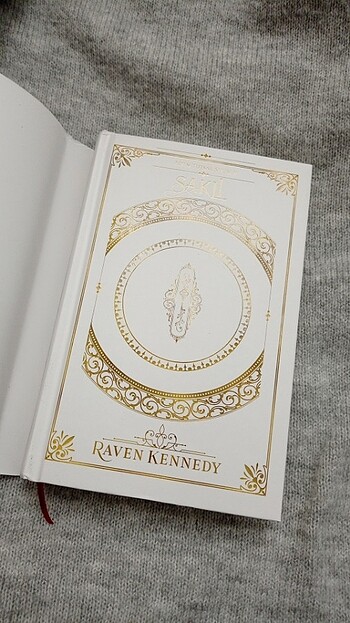 Raven Kennedy - Saklı